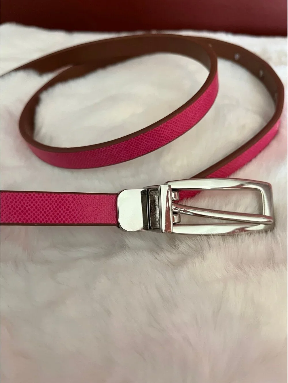 Express women’s size medium reversible pink and brown thin belt, silver har